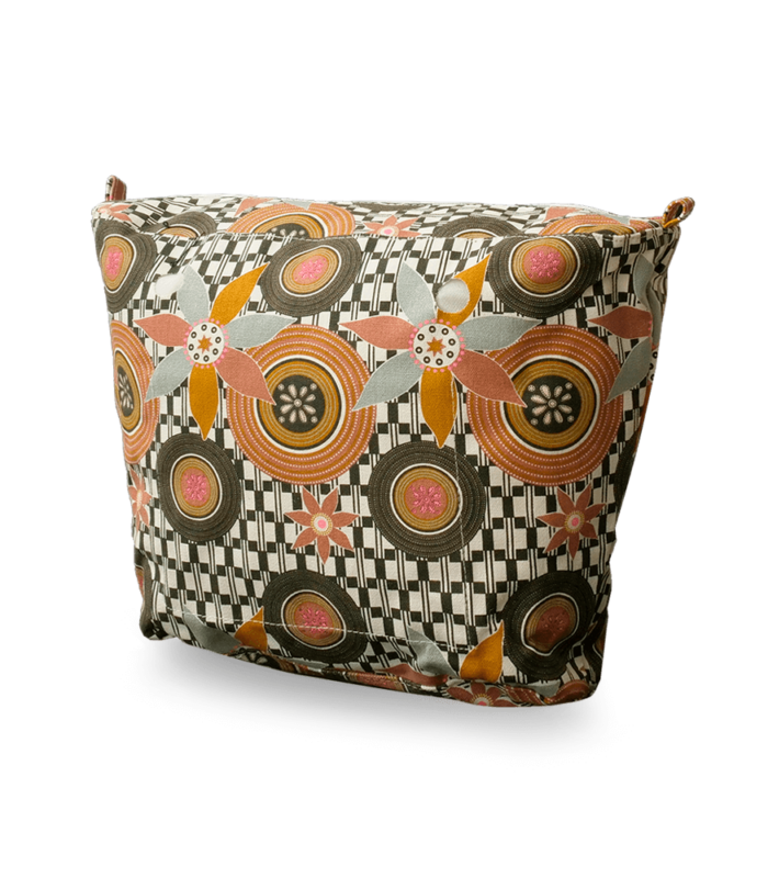 recheio para bolsa customizável b.uniq modelo b.super com estampa de flores hippie em tons de laranja, vermelho, marrom e cinza