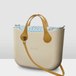 look b.super com baú creme, recheio estampado étnico azul e laranja e um par de alças combo caramelo