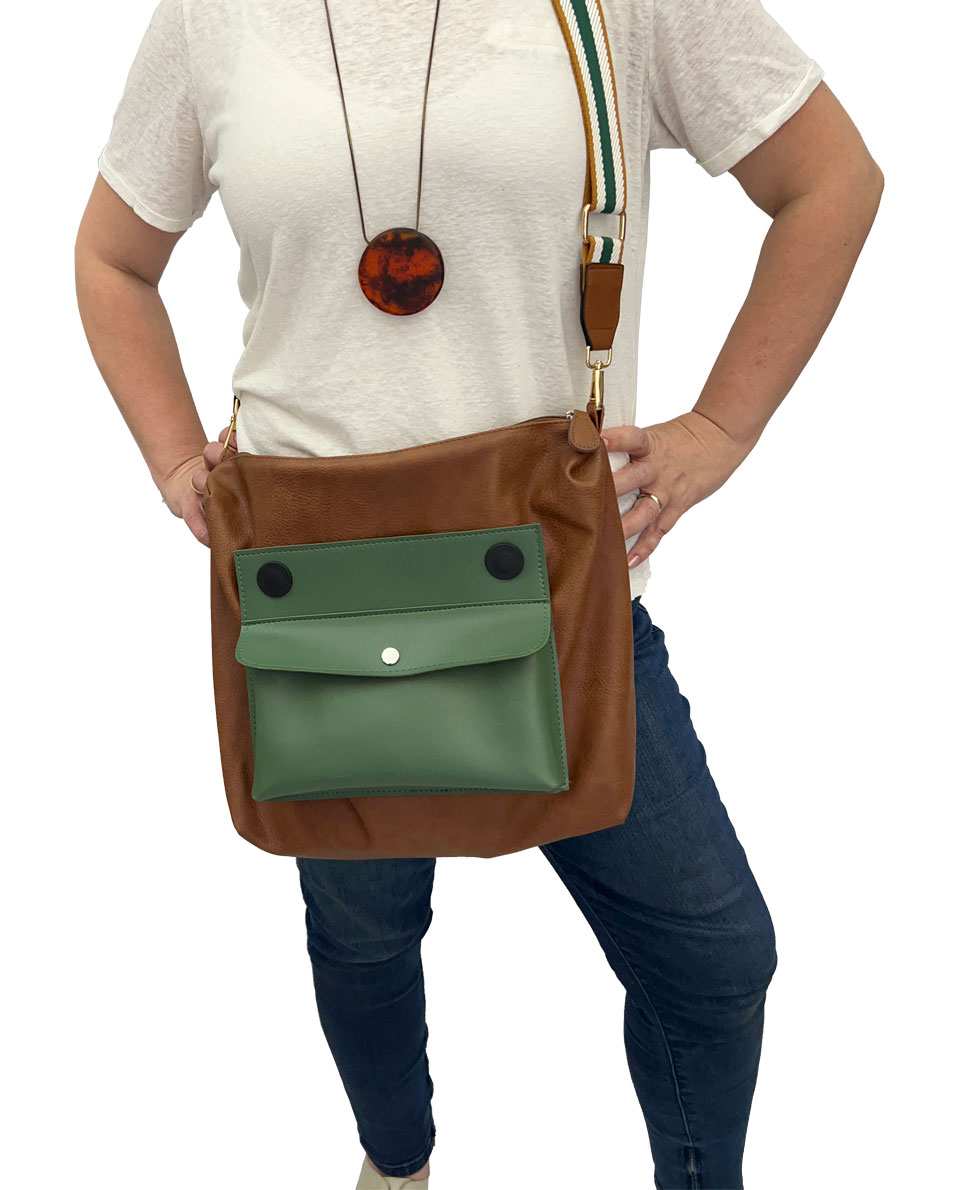 Look Couro Ecológico Marrom, Verde e Alça Caramelo - Imagem 2