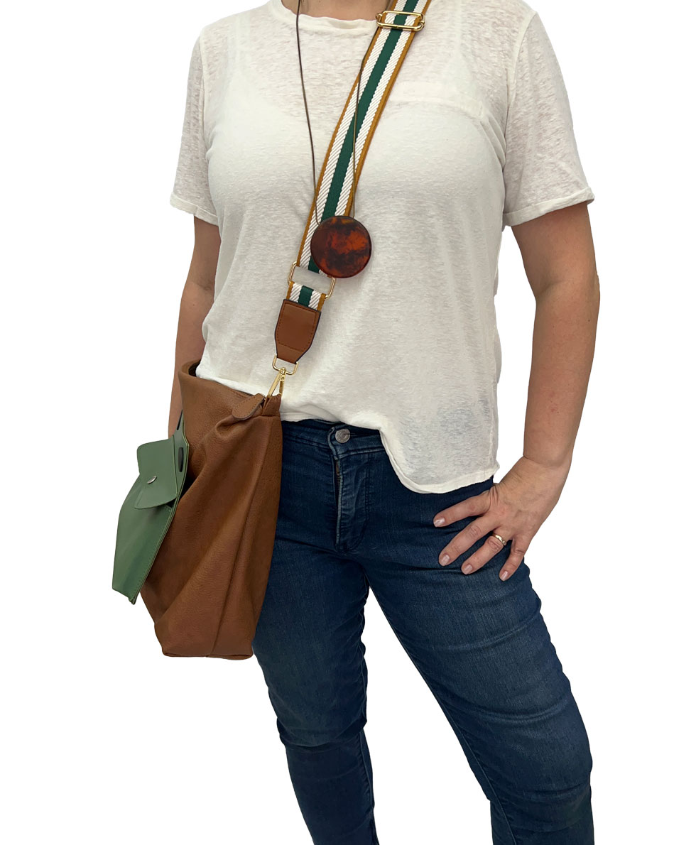 Look Couro Ecológico Marrom, Verde e Alça Caramelo - Imagem 5